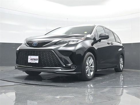 Used 2022 Toyota Sienna XSE image 61