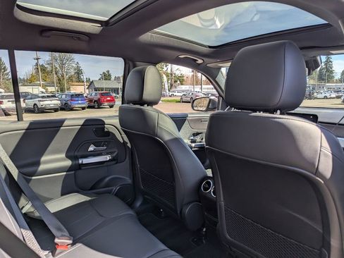 Used 2022 Mercedes-Benz EQB 350 4MATIC image 34