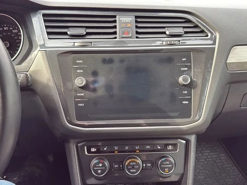 Used 2019 Volkswagen Tiguan SE AWD/4WD image 18