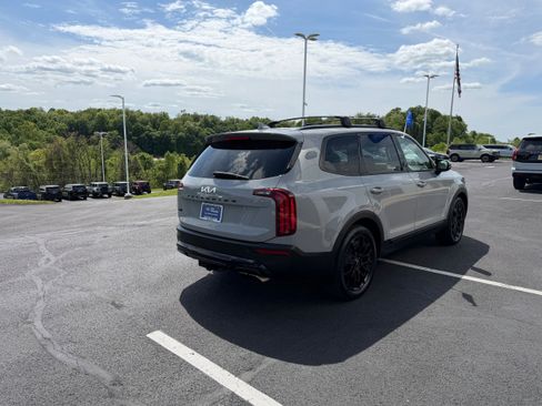 Used 2022 Kia Telluride SX w/ SX Prestige Package AWD/4WD image 5