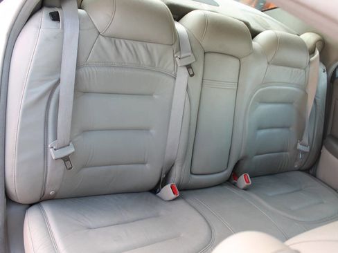 Used 2000 Cadillac De Ville w/ Comfort/Convenience Pkg image 30