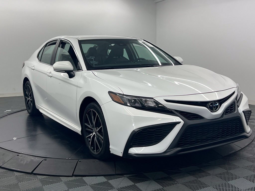 Used 2024 Toyota Camry SE FWD image 4