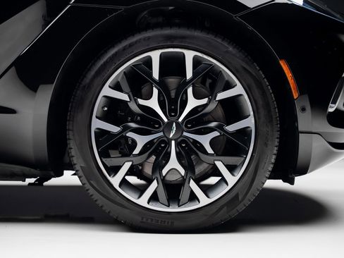 Used 2023 Aston Martin DBX image 38