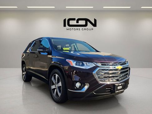 Used 2021 Chevrolet Traverse LT w/ LT Premium Package image 3