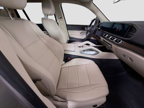 Used 2020 Mercedes-Benz GLS 450 4MATIC image 32