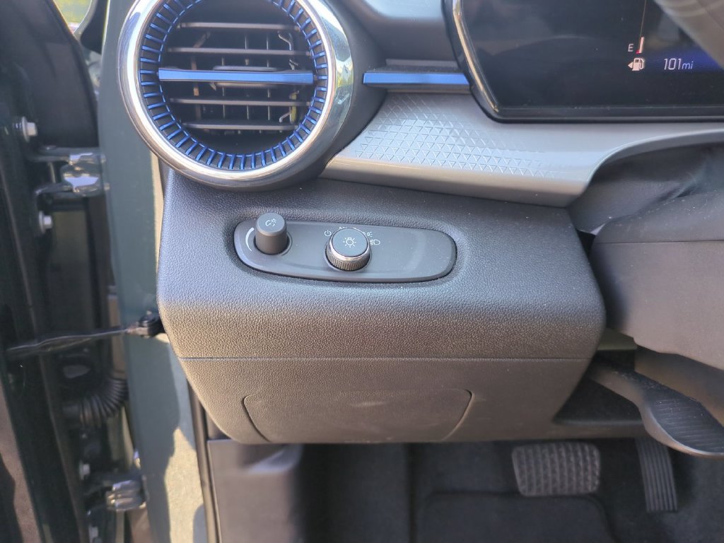 Used 2026 Chevrolet Trax LT FWD image 16