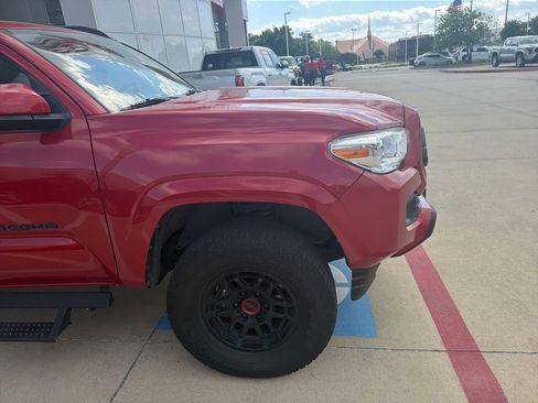 Used 2022 Toyota Tacoma SR AWD/4WD image 7