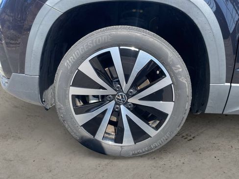 Certified 2023 Volkswagen Taos SE w/ Panoramic Sunroof Package FWD image 14