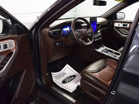 Used 2023 Ford Explorer King Ranch w/ Technology Package image 16