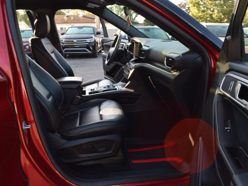 Used 2020 Ford Explorer XLT w/ Equipment Group 202A image 21