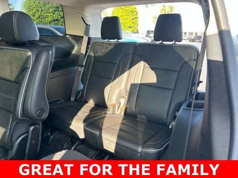 Used 2023 GMC Acadia Denali w/ Denali Ultimate Package FWD image 16