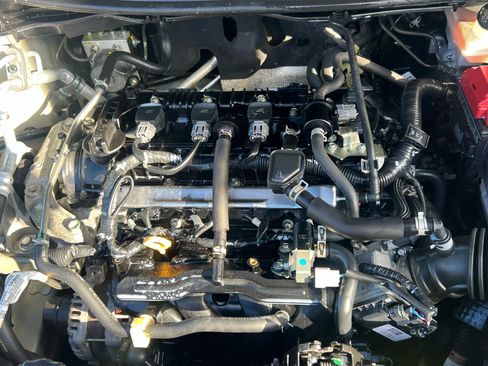 Used 2020 Nissan Versa SR image 33