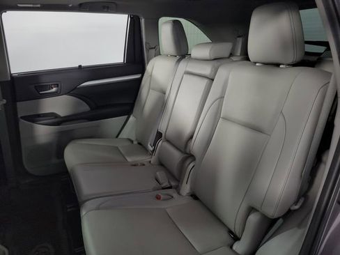 Used 2019 Toyota Highlander XLE AWD/4WD image 20