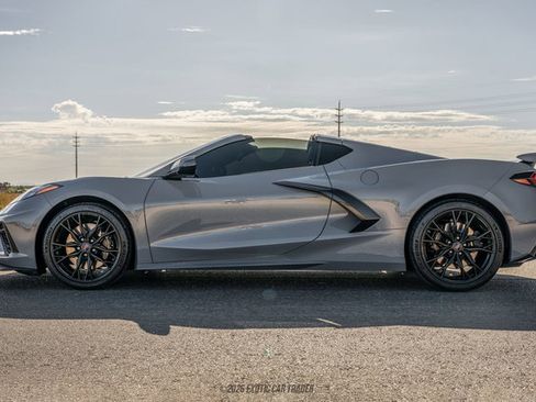 Used 2025 Chevrolet Corvette Stingray Premium Cpe w/ Z51 Performance Package RWD image 3
