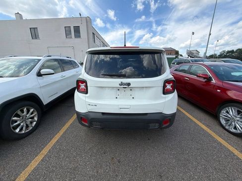 Used 2023 Jeep Renegade Latitude AWD/4WD image 7