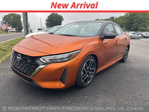 Used 2025 Nissan Sentra SR w/ SR Premium Package FWD image 1