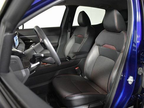 Certified 2025 Nissan Kicks SR image 9