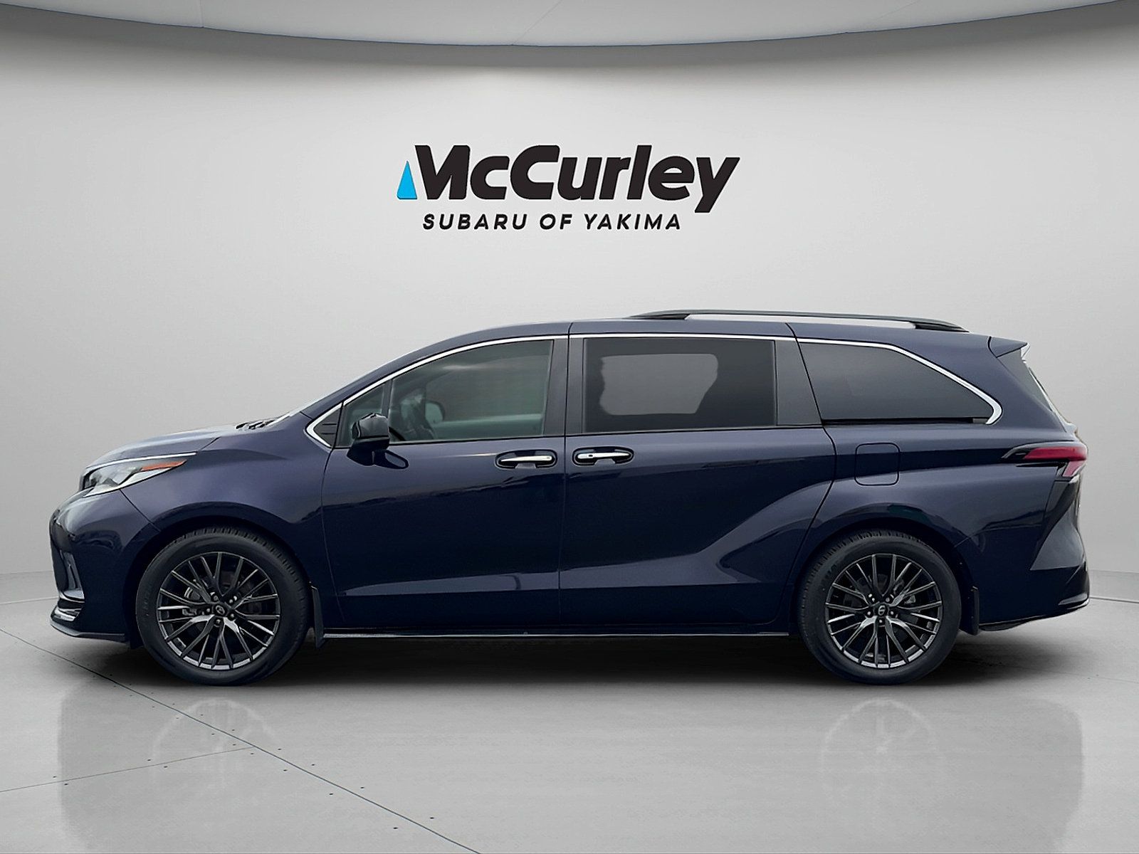 Used 2022 Toyota Sienna LE FWD image 3