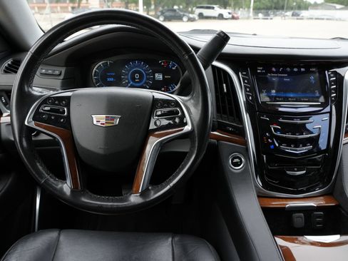 Used 2020 Cadillac Escalade ESV Luxury AWD/4WD image 9