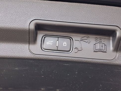 Used 2023 Ford Explorer XLT image 31