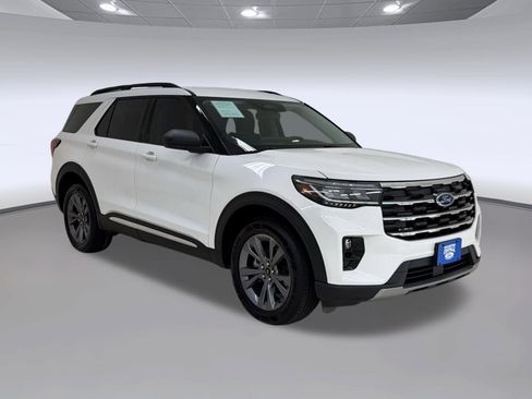 Certified 2025 Ford Explorer Active w/ Active Comfort Package AWD/4WD image 7