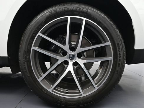 Certified 2026 Porsche Macan AWD/4WD image 26