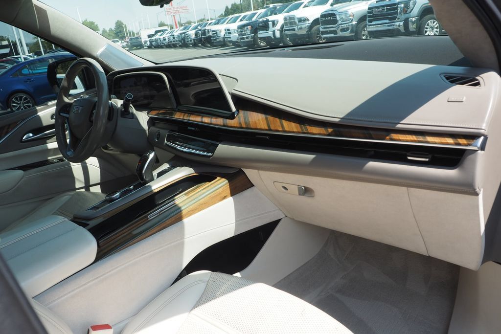 Used 2021 Cadillac Escalade ESV Sport Platinum w/ Heavy-Duty Trailer Package AWD/4WD image 24