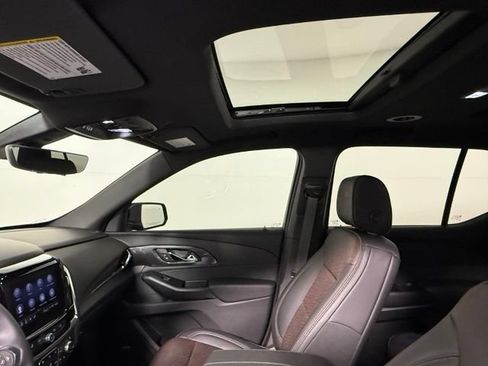 Used 2023 Chevrolet Traverse High Country FWD image 37