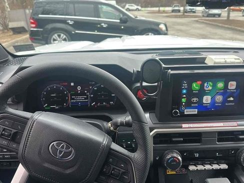 Used 2025 Toyota Tacoma TRD Sport image 8