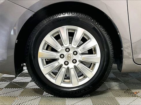 Used 2017 Toyota Sienna Limited Premium w/ Advanced Technology Package image 8