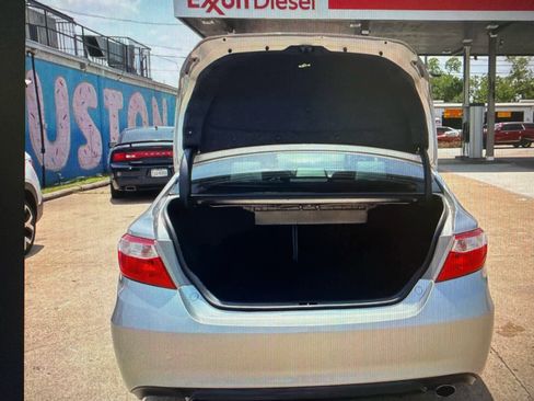 Used 2016 Toyota Camry SE FWD image 28