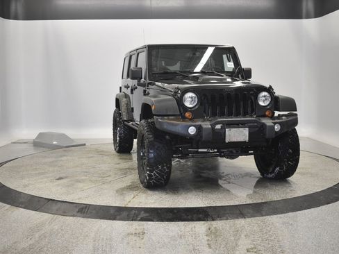 Used 2013 Jeep Wrangler Unlimited Sahara image 15