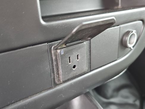 Used 2018 Chevrolet Express 3500 w/ Driver Convenience Package image 19