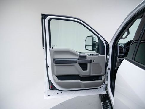 Used 2019 Ford F250 XLT w/ XLT Premium Package image 14