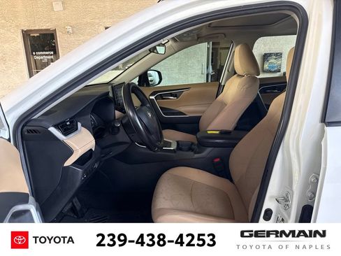 Used 2021 Toyota RAV4 XLE w/ Convenience Package FWD image 15