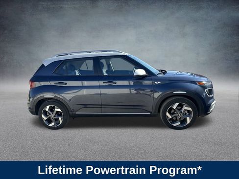 Used 2024 Hyundai Venue Limited image 7