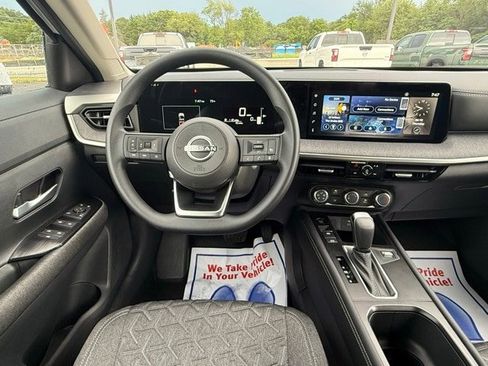 New 2025 Nissan Kicks SV image 17