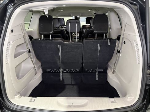 Used 2023 Chrysler Pacifica Touring-L image 26
