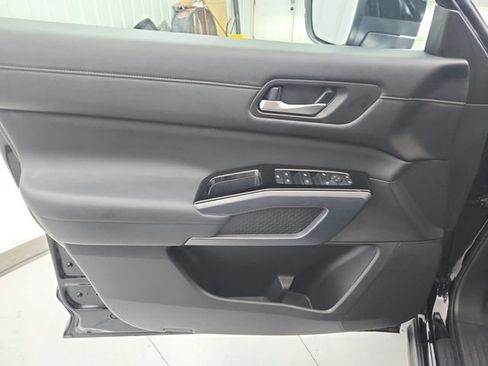 Used 2025 Nissan Pathfinder SL w/ SL Premium Package AWD/4WD image 34