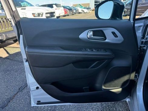 New 2026 Chrysler Pacifica Limited w/ S Appearance Package image 10