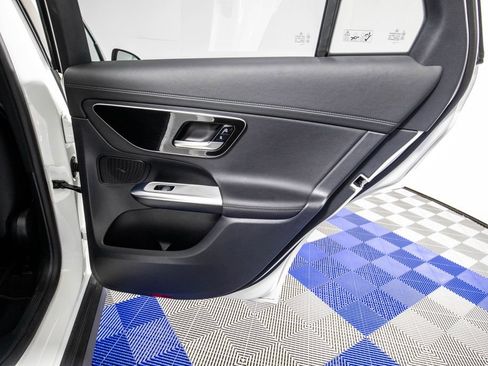 Used 2024 Mercedes-Benz GLC 300 image 16