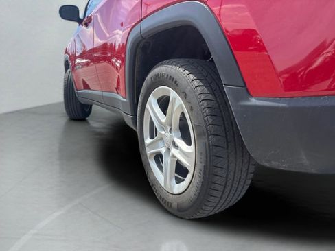 Used 2023 Jeep Compass Latitude AWD/4WD image 9