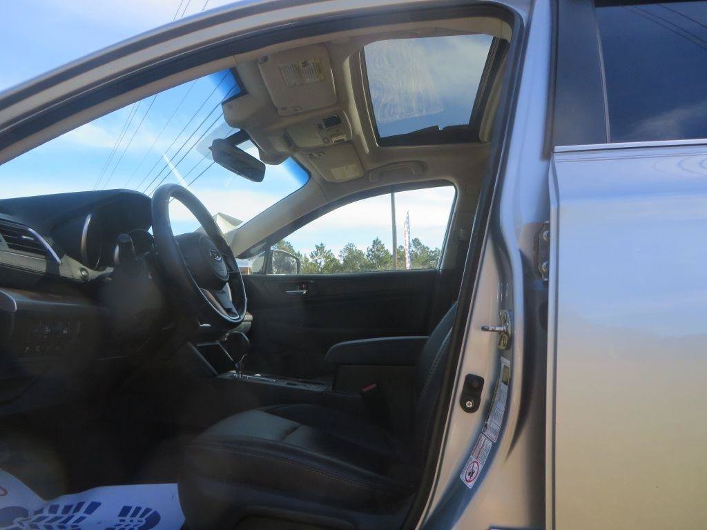 Used 2019 Subaru Outback 2.5i Limited AWD/4WD image 11