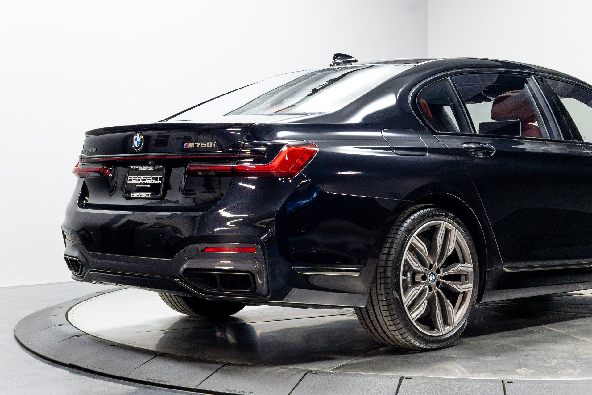 Used 2022 BMW M760i xDrive AWD/4WD image 16