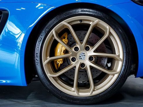 Used 2023 Porsche 718 Boxster Spyder RWD image 37
