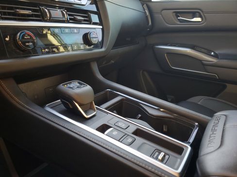 Used 2022 Nissan Pathfinder SL w/ SL Premium Package image 27