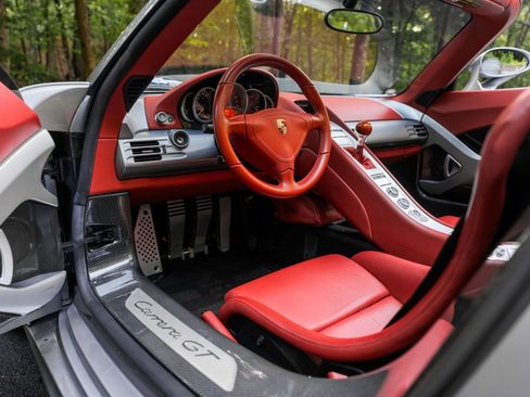 Used 2004 Porsche Carrera GT RWD image 12