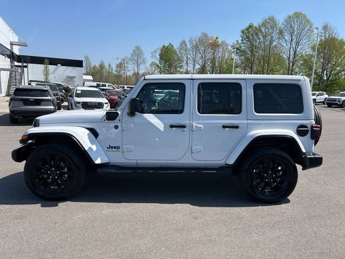 Used 2025 Jeep Wrangler Unlimited Sahara image 2