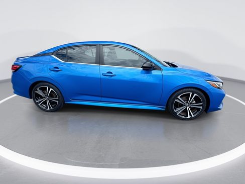 Used 2022 Nissan Sentra SR w/ SR Premium Package FWD image 3