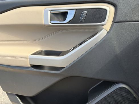 Used 2022 Ford Explorer XLT image 19
